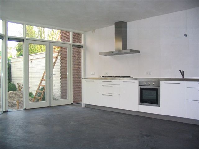 Antraciete betonvloer in keuken
